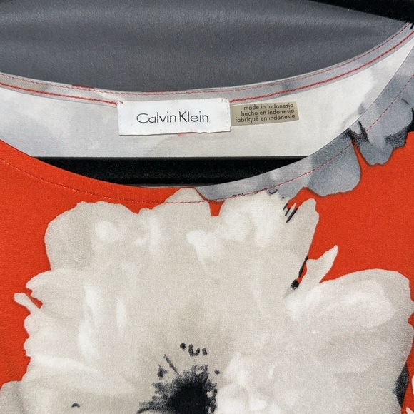 Red floral pho wrap top - Picture 4 of 7